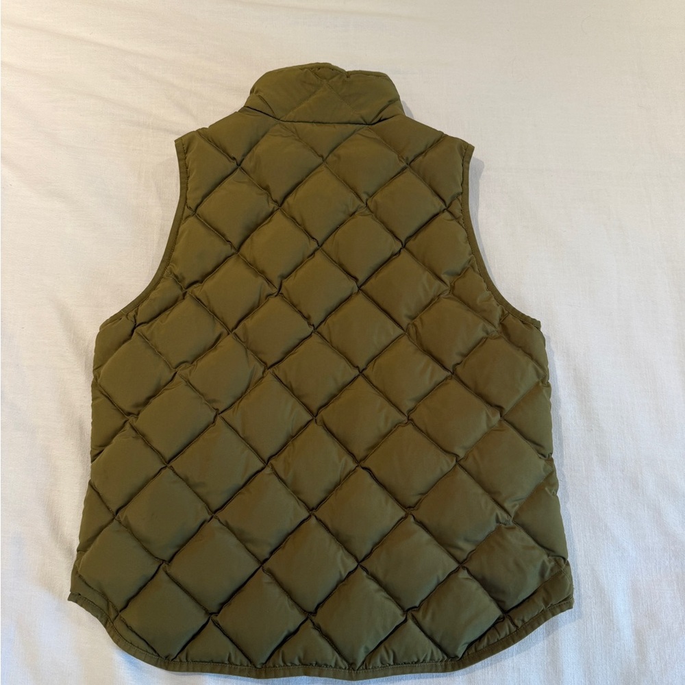 J. Crew Olive Quilted Vest - great condition - Size Large - Picture 2 of 4